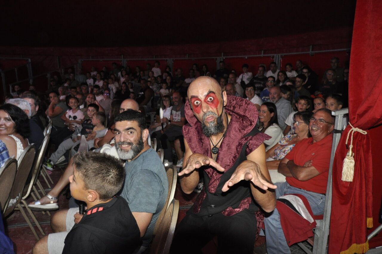 Espectáculo 'El hechicero' en Volatiritormes con público emocionado