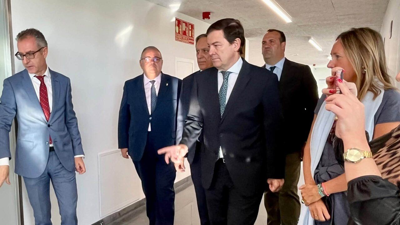 Visita de autoridades al Centro de Salud Prosperidad en Salamanca