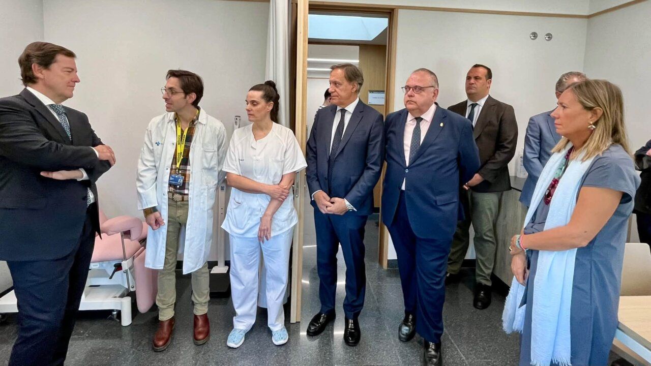 Visita de autoridades al Centro de Salud Prosperidad en Salamanca