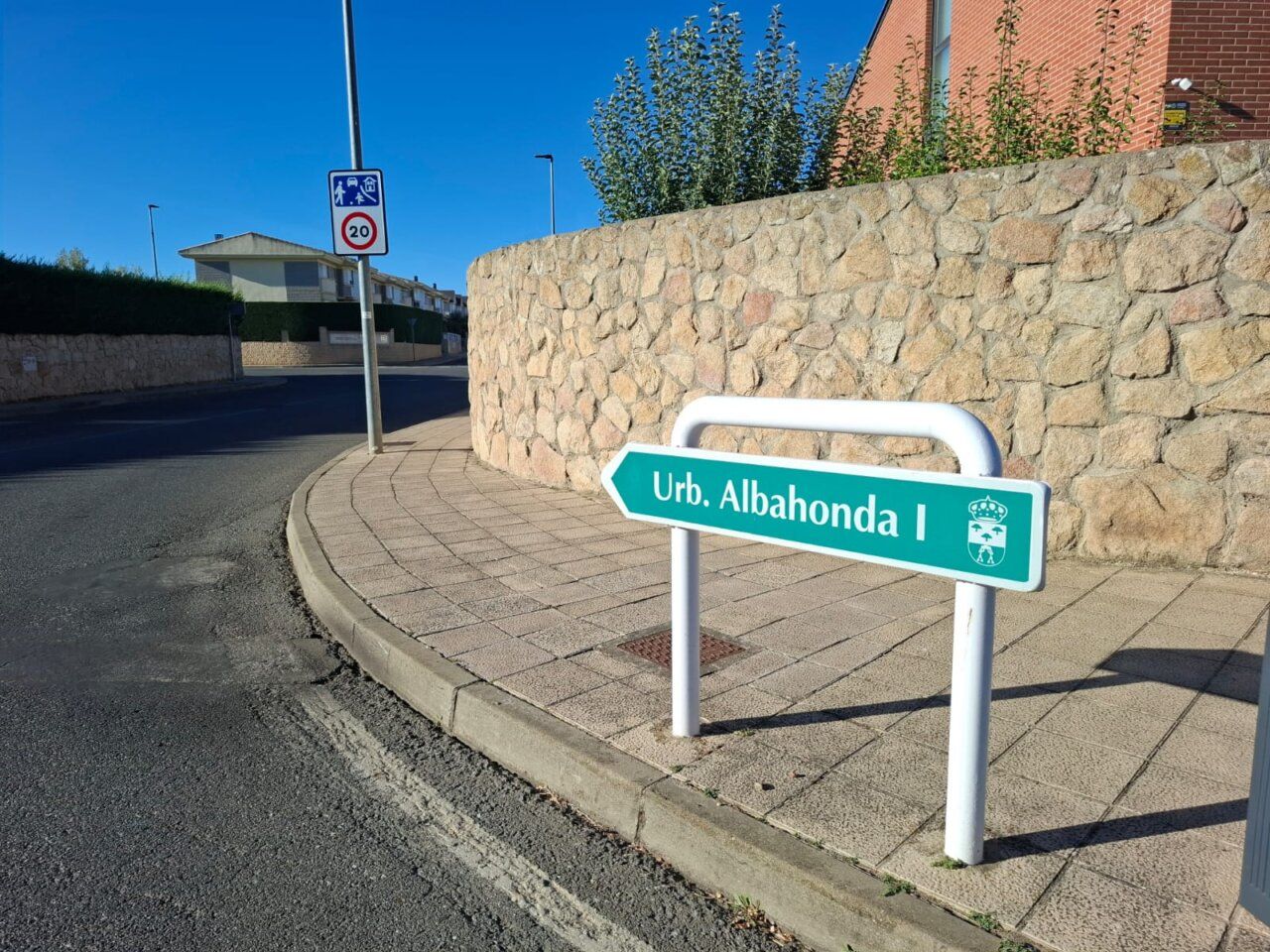 Señalización de la urbanización Albahonda I en Carbajosa de la Sagrada