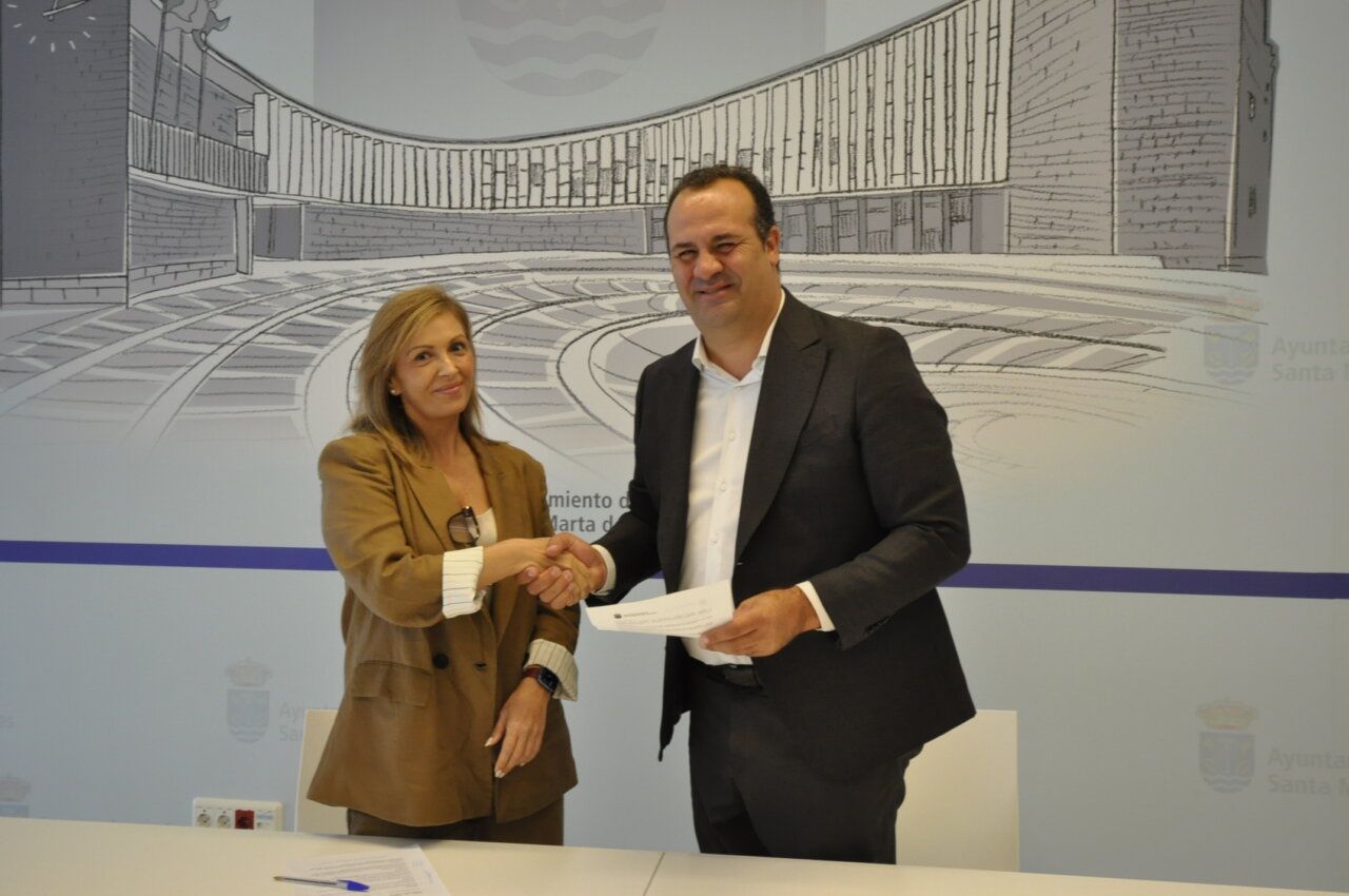 Firma de convenio entre el Ayuntamiento y Audiology Clinical en Santa Marta