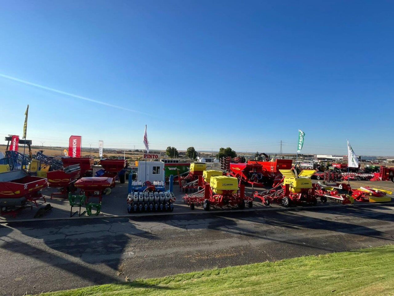 Vista del recinto ferial de Salamaq 2026 con maquinaria agrícola