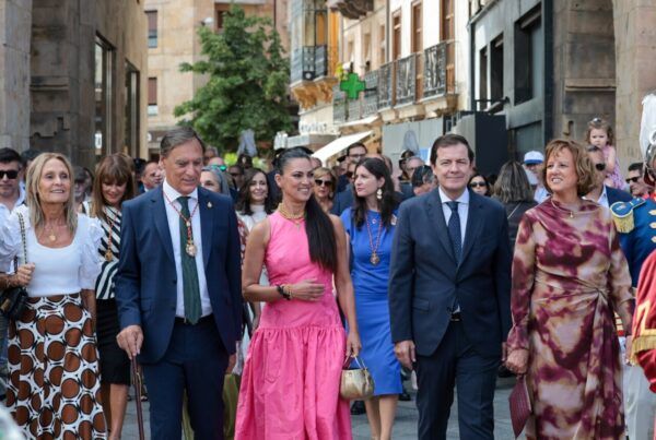 Actos en honor a Santa María de la Vega en Salamanca con autoridades locales.
