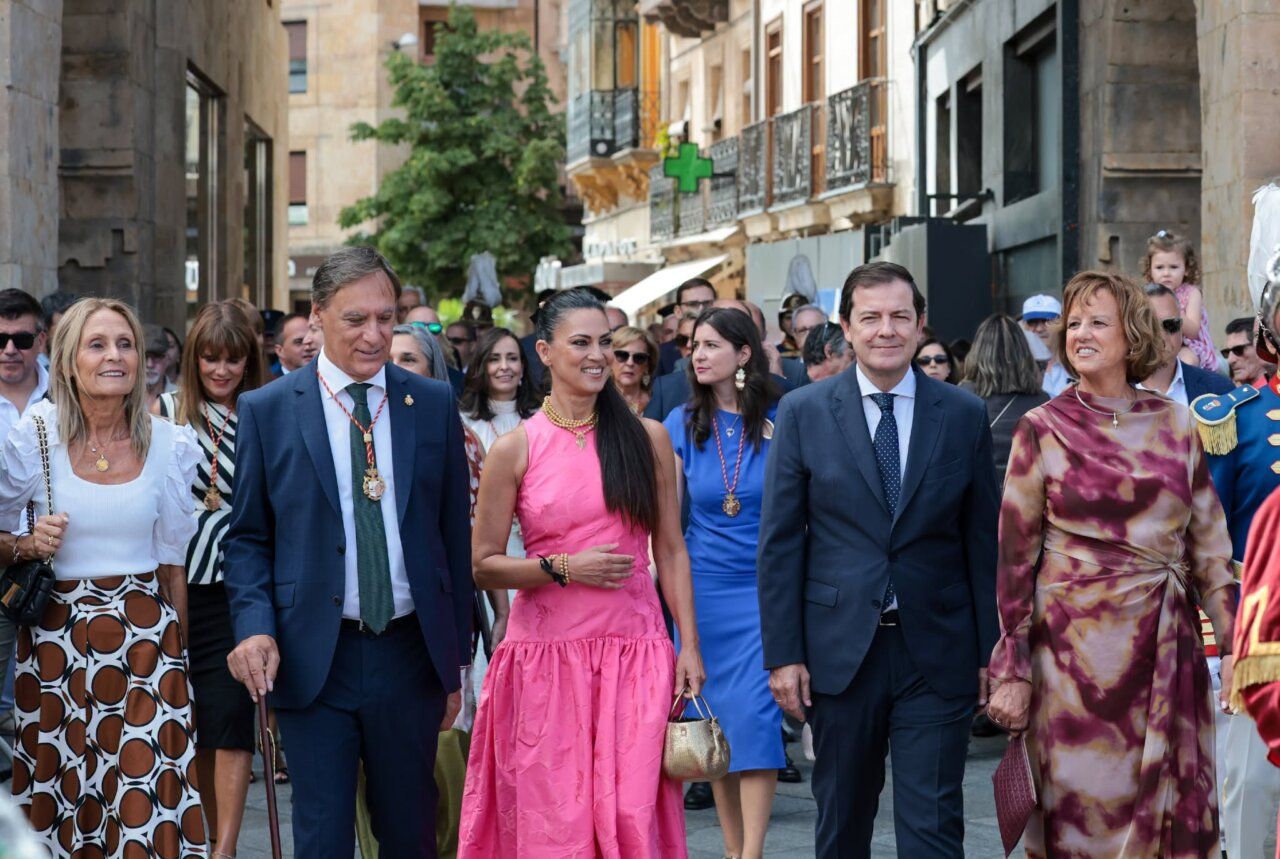 Actos en honor a Santa María de la Vega en Salamanca con autoridades locales.