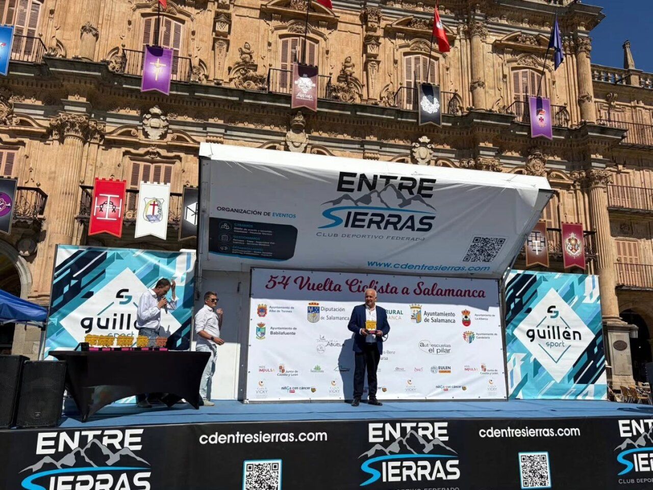 Ceremonia de premiación de la Vuelta Ciclista en Salamanca
