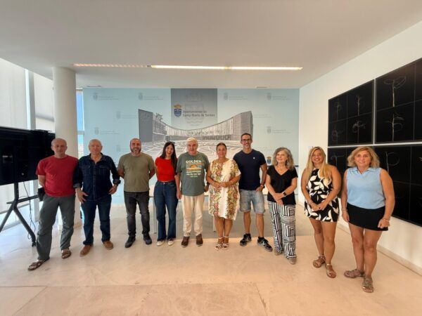Grupo de personas en la presentación de actividades permanentes en Santa Marta de Tormes