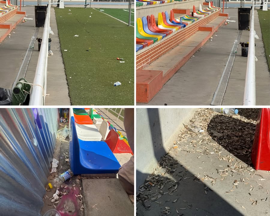 Gradas sucias con basura y desperdicios en instalaciones deportivas