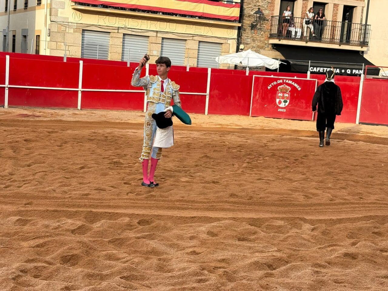 Joven torero de la Escuela de Tauromaquia de Salamanca en el ruedo