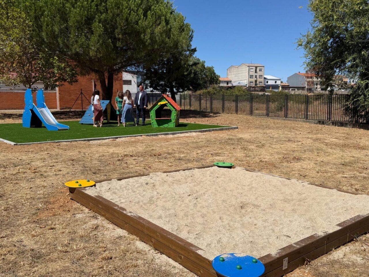 Nuevas zonas de juego en los colegios Filiberto y Cervantes