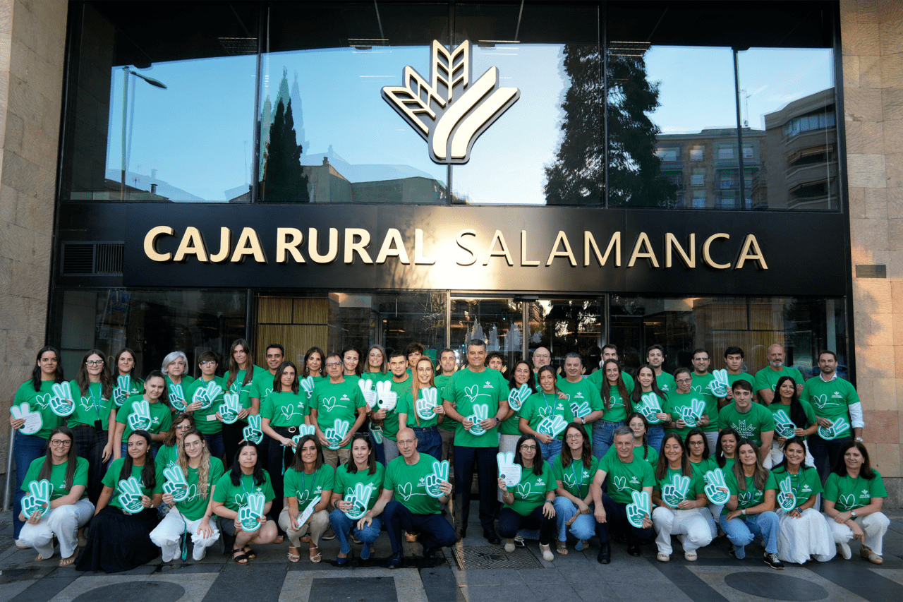 Grupo de empleados de Caja Rural de Salamanca en el Día Solidario