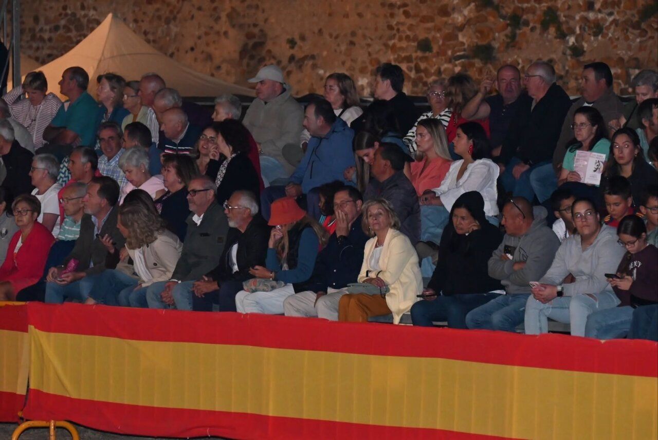 Espectadores en la inauguración de la XXV Feria del Caballo en Ciudad Rodrigo