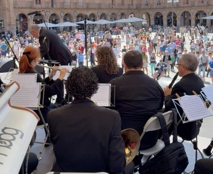 Concierto de la Banda Municipal en la Plaza Mayor de Salamanca.