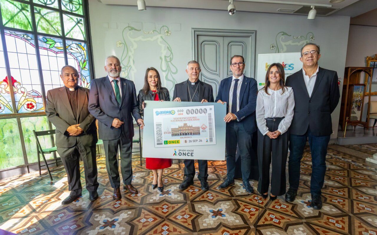 Presentación del cupón de la ONCE con temática cofrade en Salamanca