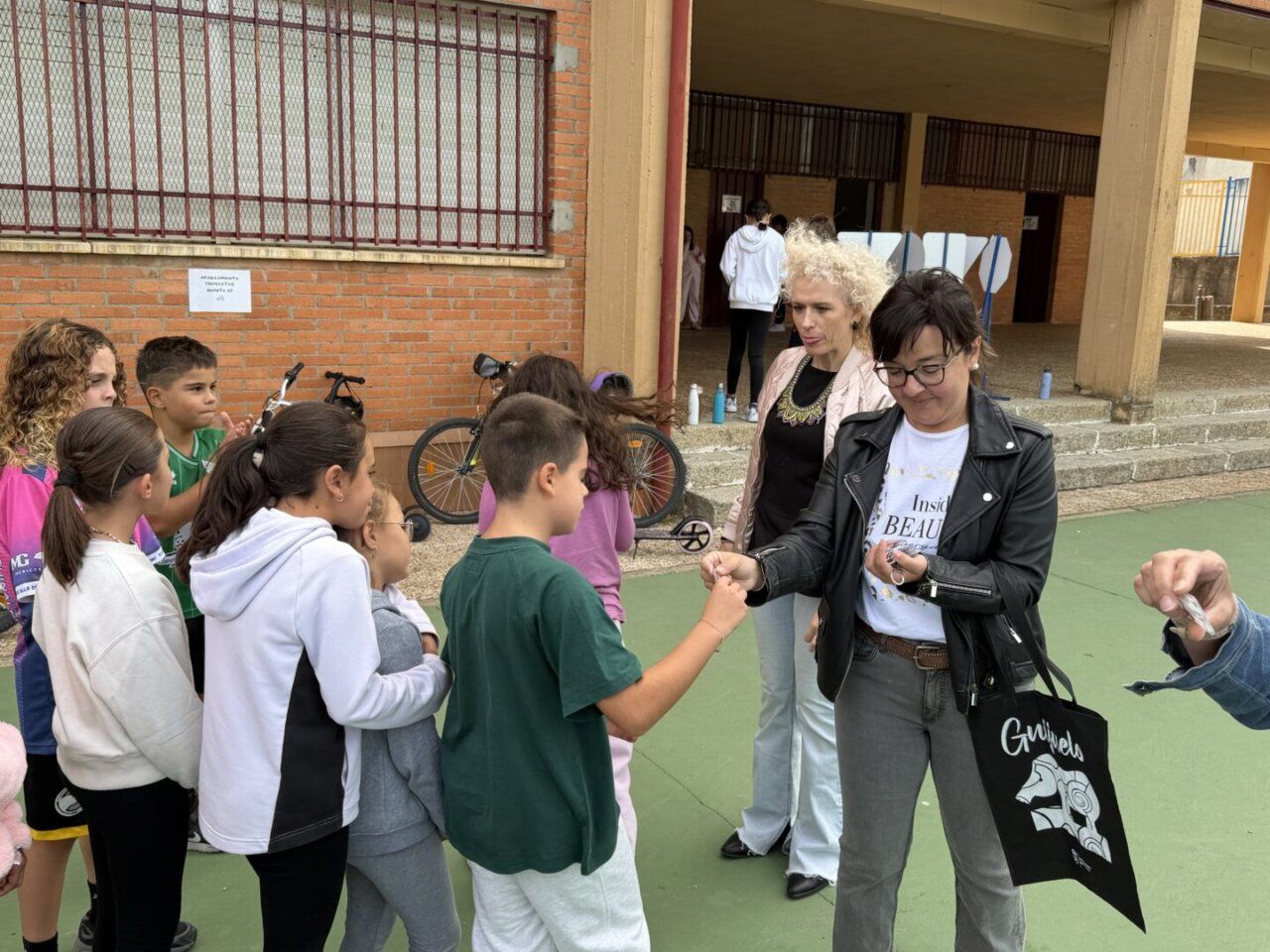 Estudiantes de Guijuelo participan en una actividad de educación vial