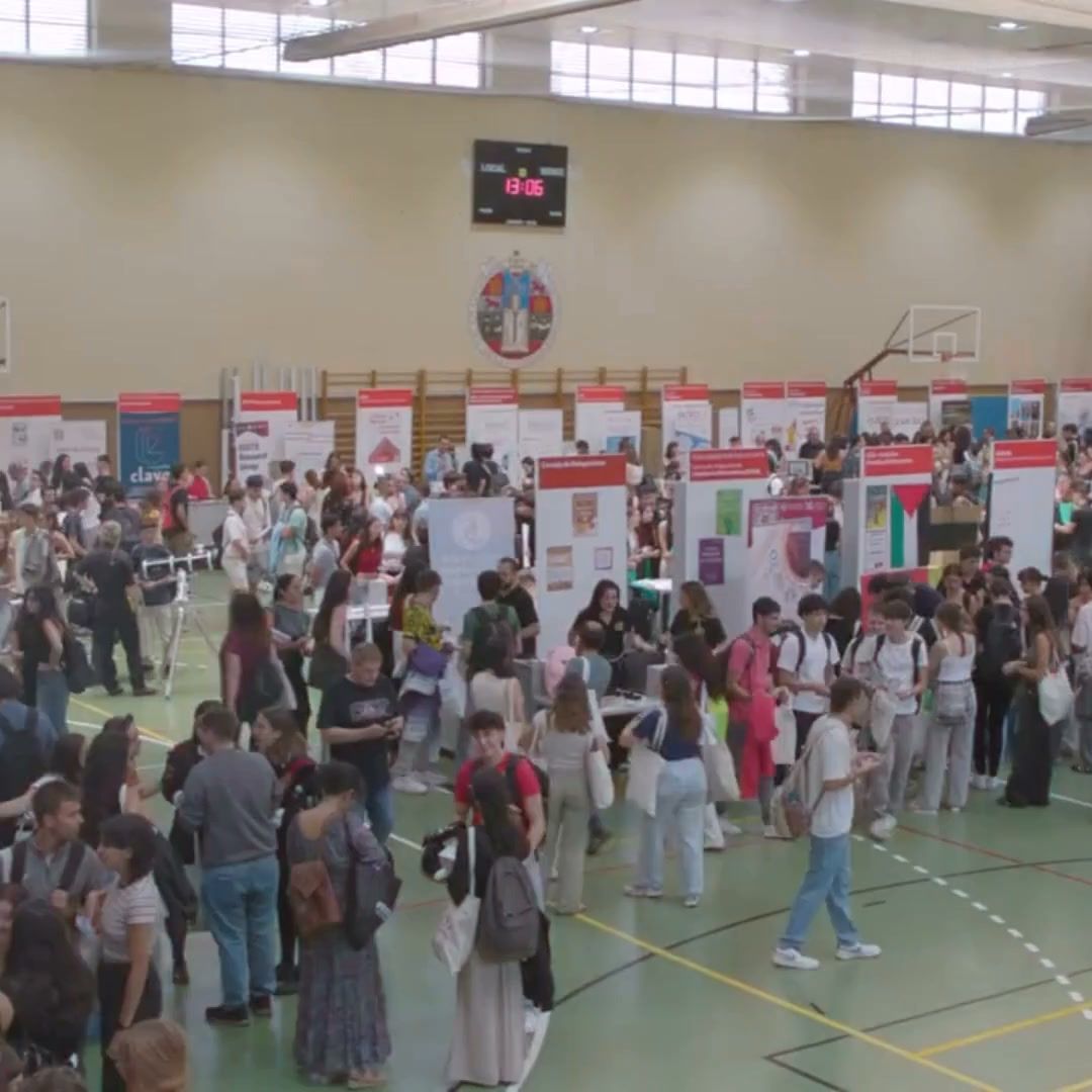 Estudiantes en la Feria de Bienvenida de la Universidad de Salamanca