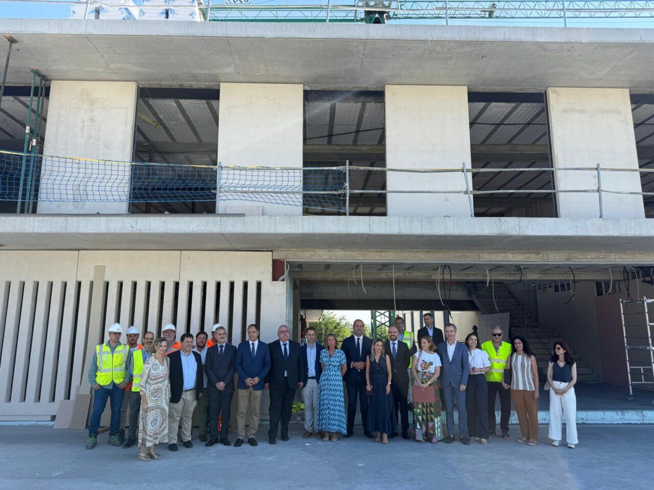 Grupo de personas en la inauguración del nuevo Centro de Salud de Prosperidad