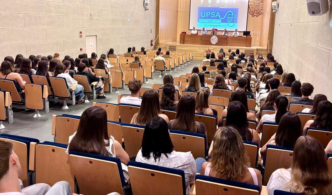 Estudiantes en el aula durante el inicio del curso académico en UPSA