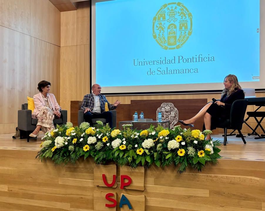 María San Gil e Iñaki Arteta en un coloquio sobre víctimas del terrorismo