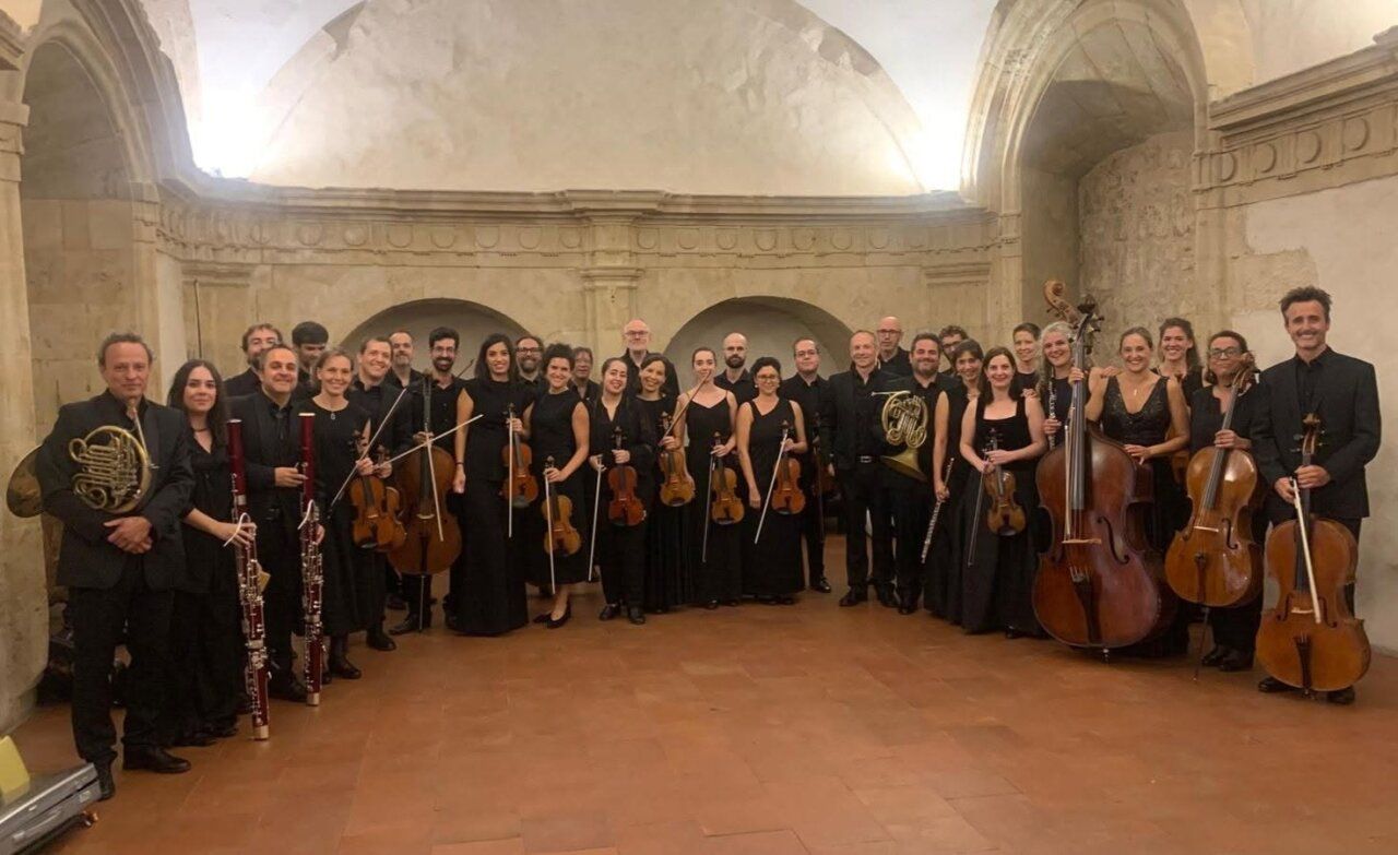Miembros de la Orquesta Clásica Teatro Liceo de Salamanca en concierto