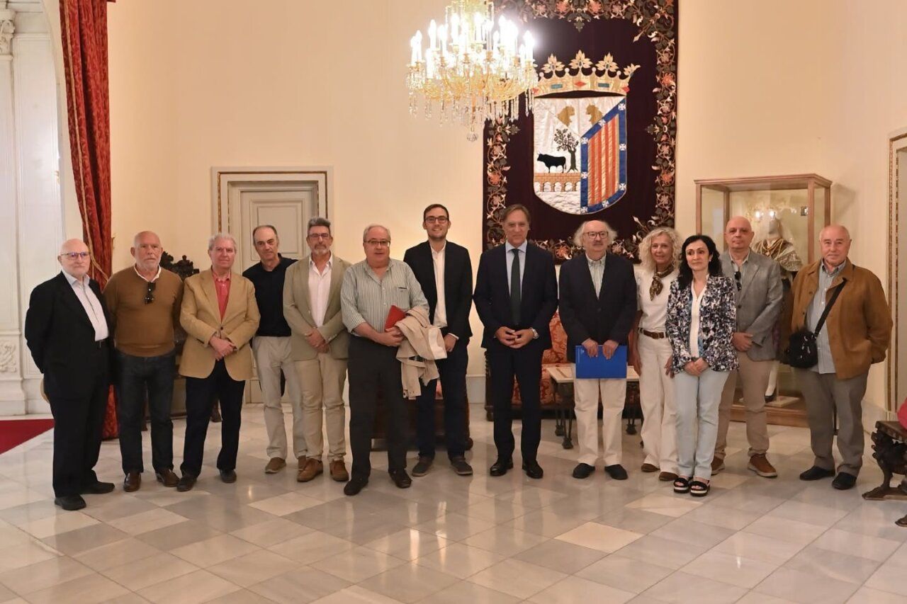 Grupo de ganadores de los Premios Ciudad de Salamanca 2026 en una ceremonia