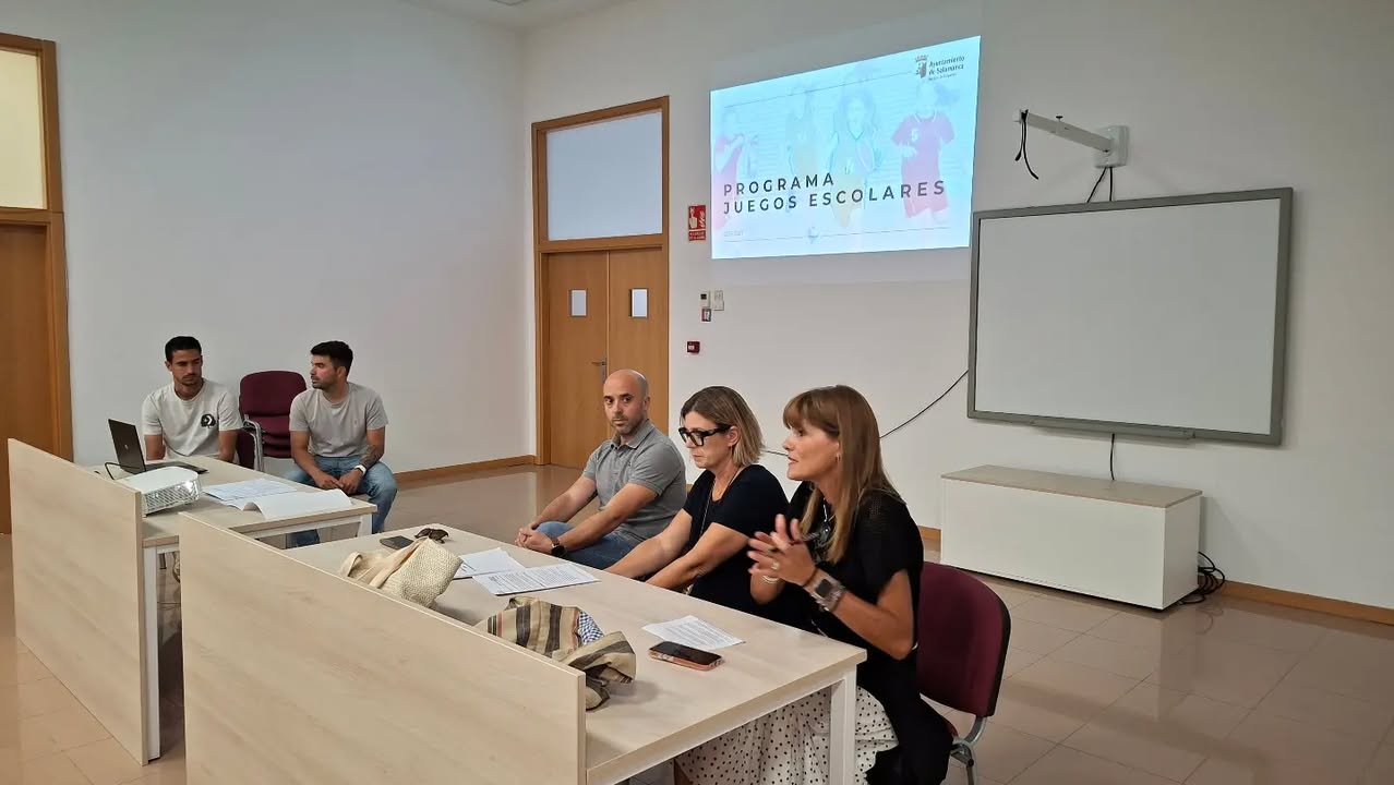 Presentación del programa de Juegos Escolares en Salamanca con varios ponentes.