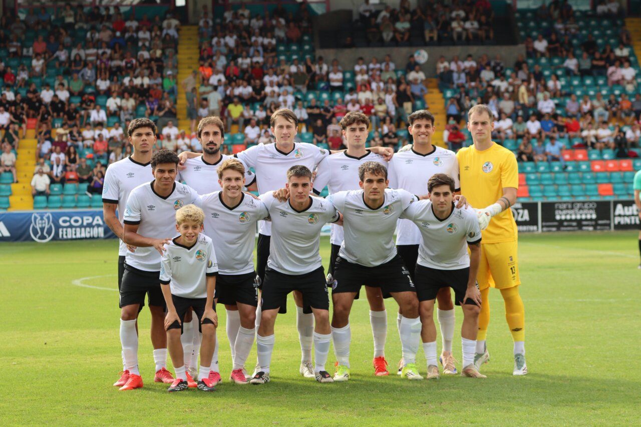 Jugadores del Salamanca UDS posando antes del partido contra el Alcalá