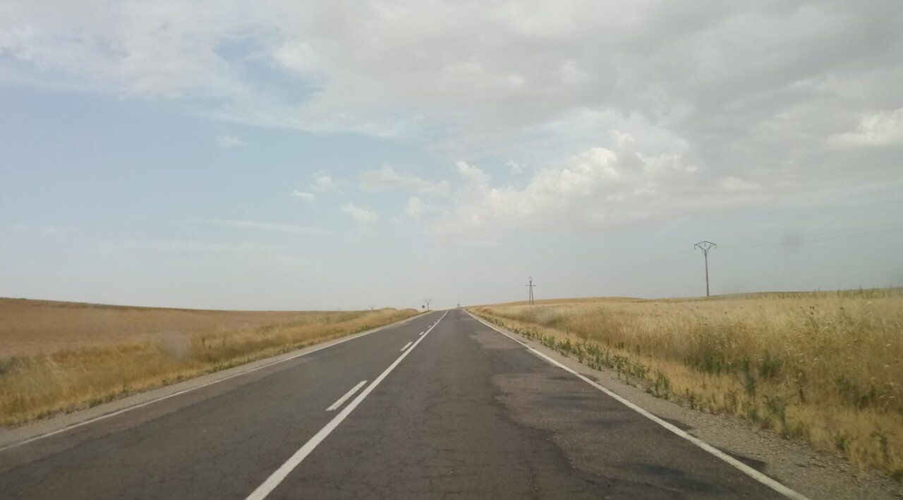 Tramo de la carretera SA-114 entre Garcihernández y Nava de Sotrobal