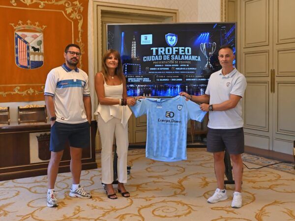 Presentación del Trofeo Ciudad de Salamanca de fútbol sala con jugadores y organizadores