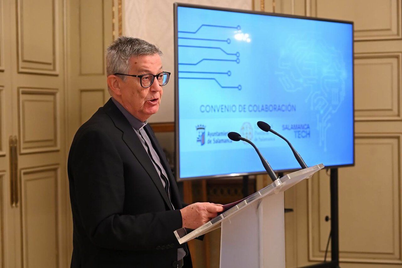 Mons. Alejandro Arellano Cedillo inaugurando un simposio en Salamanca