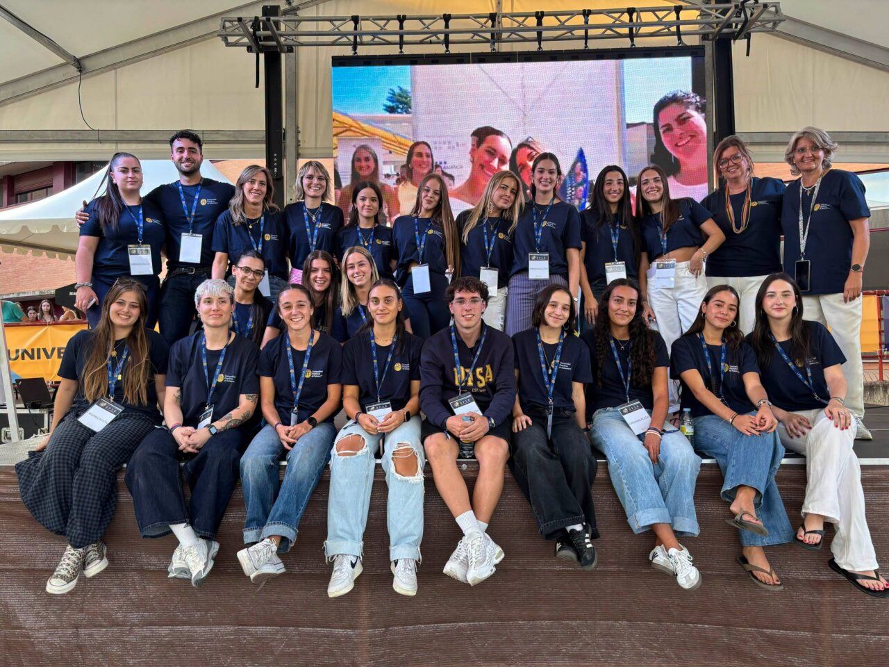Grupo de estudiantes en UPSAFest 2023 en Salamanca