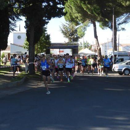 Corredores participando en la XI Legua de Nuevo Francos en Machacón