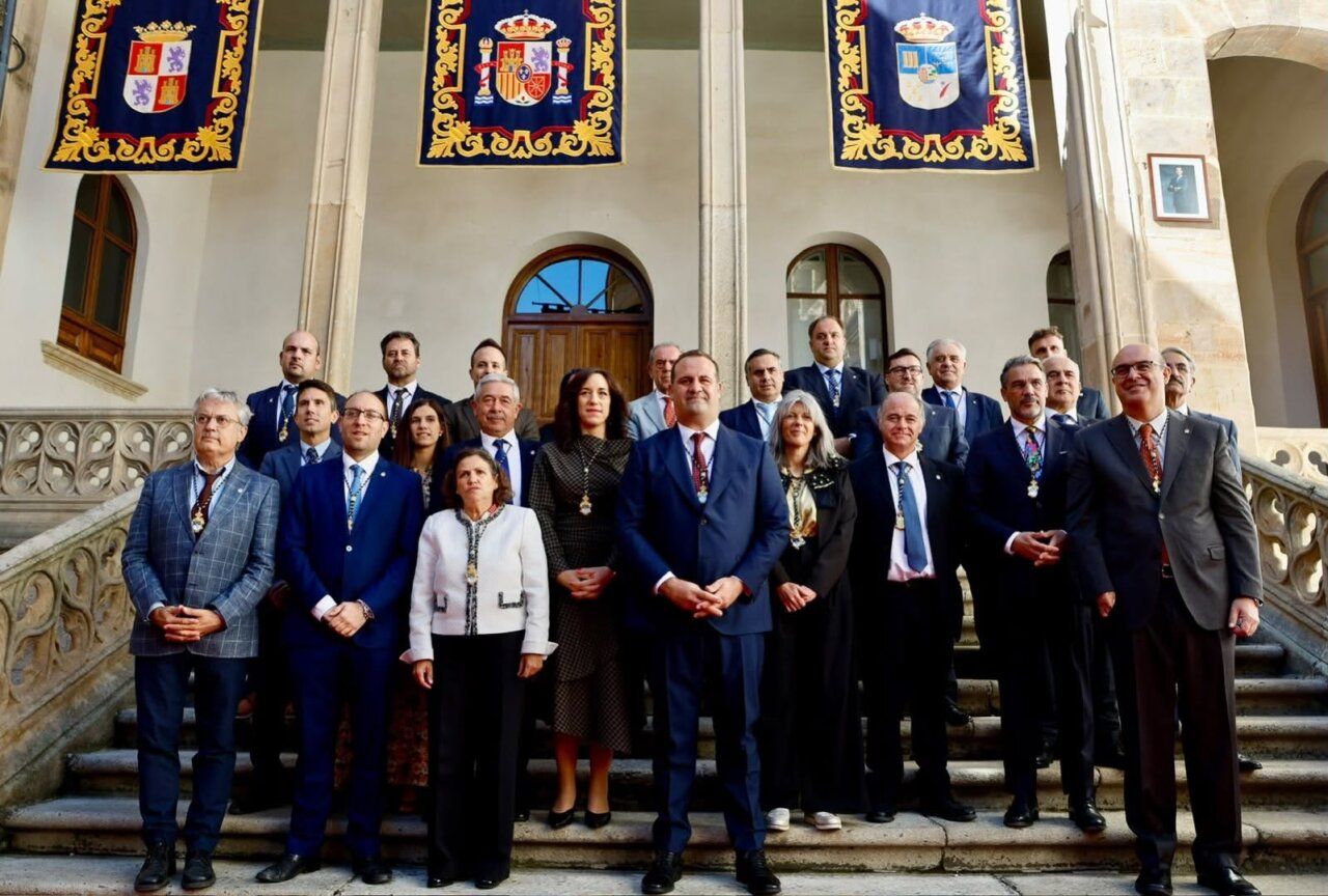 David Mingo junto a otros miembros de la Diputación de Salamanca en el Palacio de La Salina