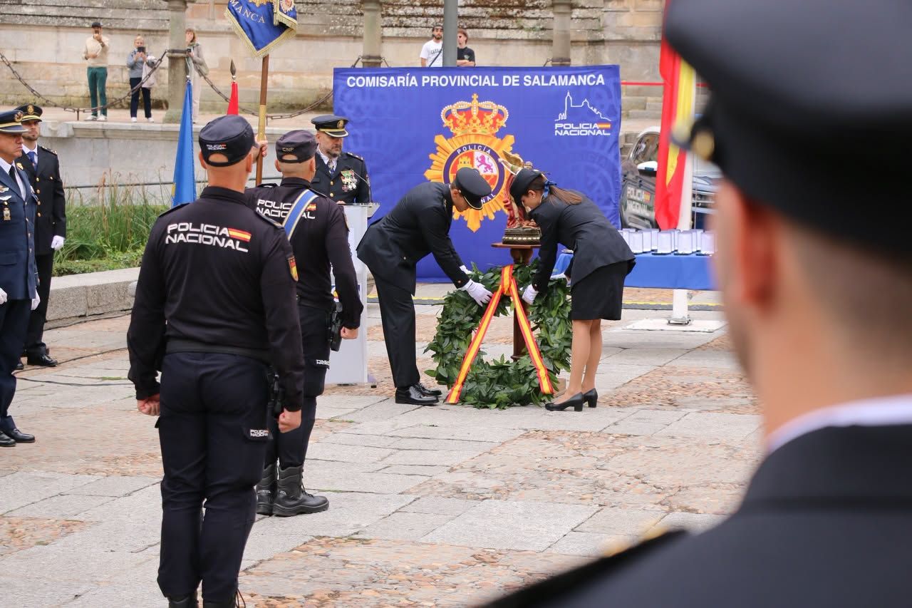 Ceremonia del Día de la Policía Nacional en Salamanca con agentes y autoridades.