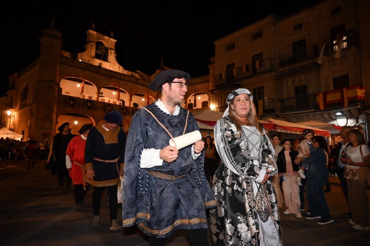 Participantes de la IX Conjura de Ciudad Rodrigo en un evento nocturno