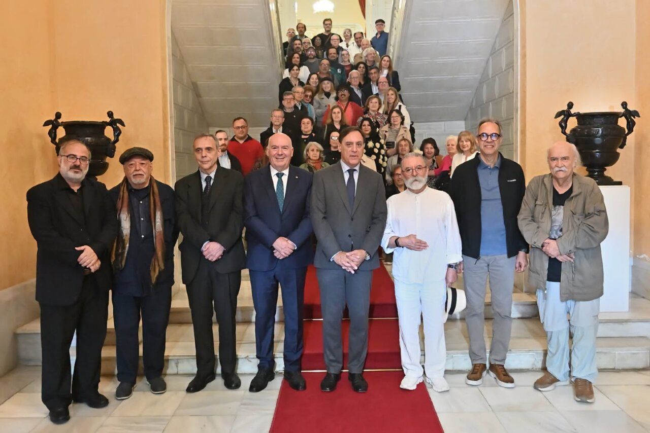 Rafael Courtoisie y José Pulido junto a otros poetas en Salamanca