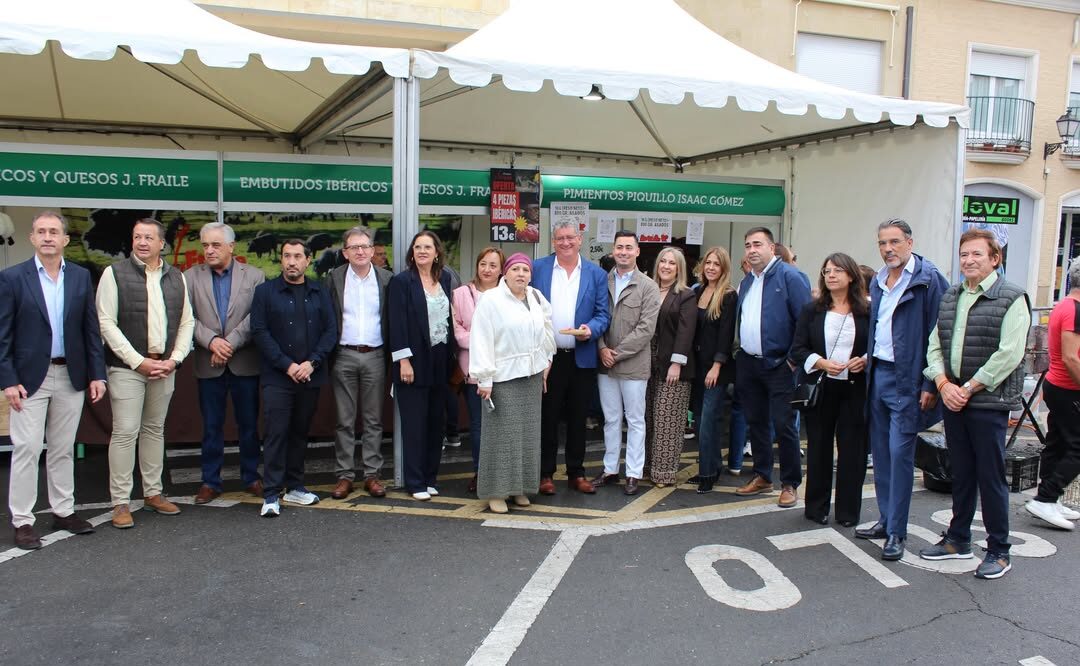 Grupo de personas en la Feria Agroalimentaria de Cabrerizos