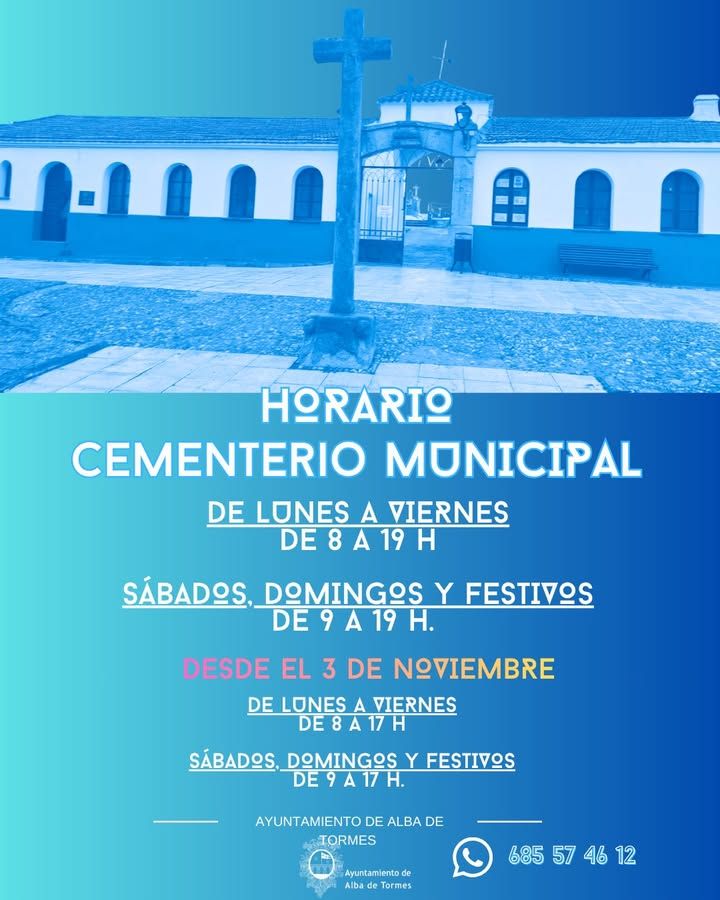 Cartel azul con la entrada del cementerio municipal y sus horarios de apertura.