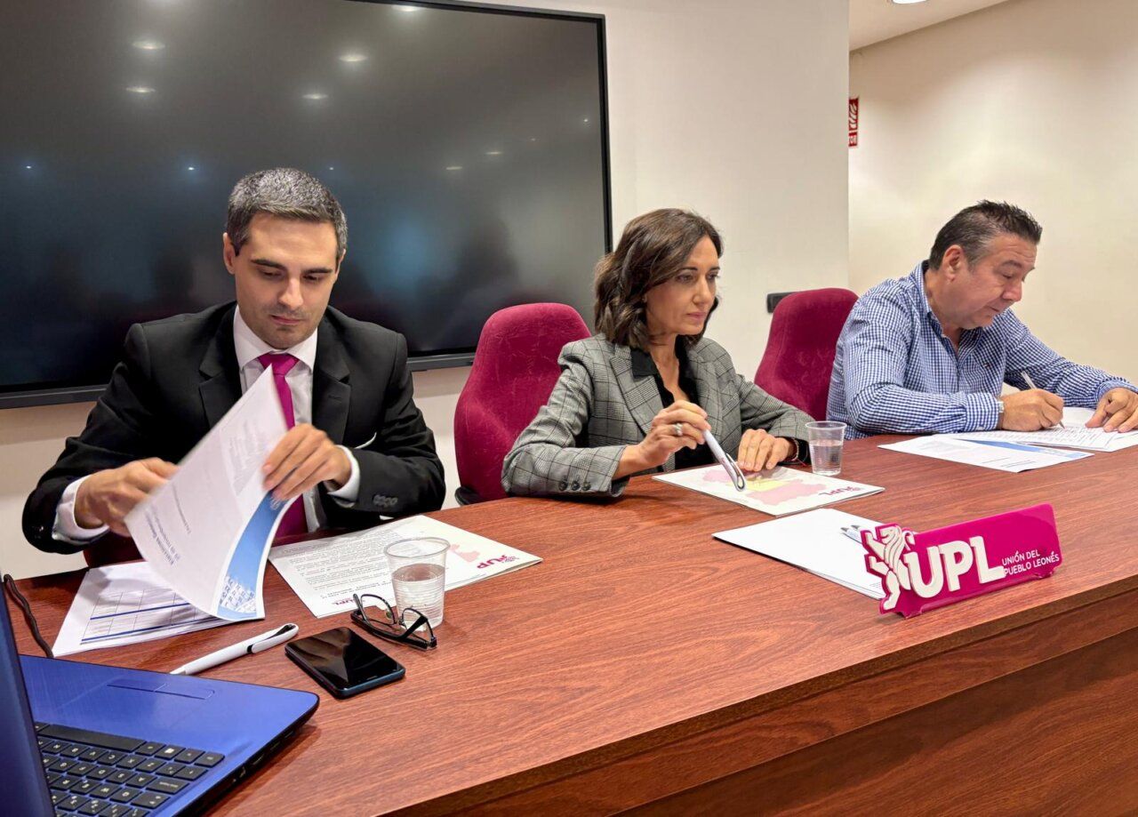 Reunión del Consejo General de UPL con sus líderes Carlos Javier Salgado, Alicia Gallego y Luis Mariano Santos.