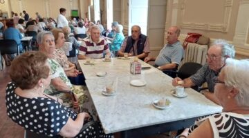 Un centenar de mayores disfruta de un encuentro en el Centro Social de Peñaranda de Bracamonte durante las Fiestas de San Miguel