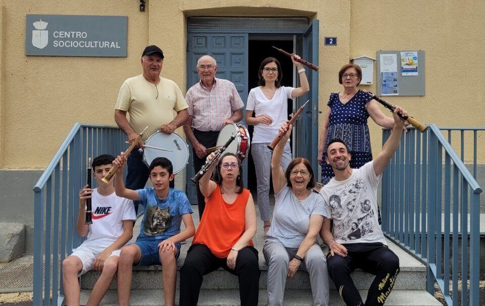 Grupo de personas en un taller cultural en Valdecarros