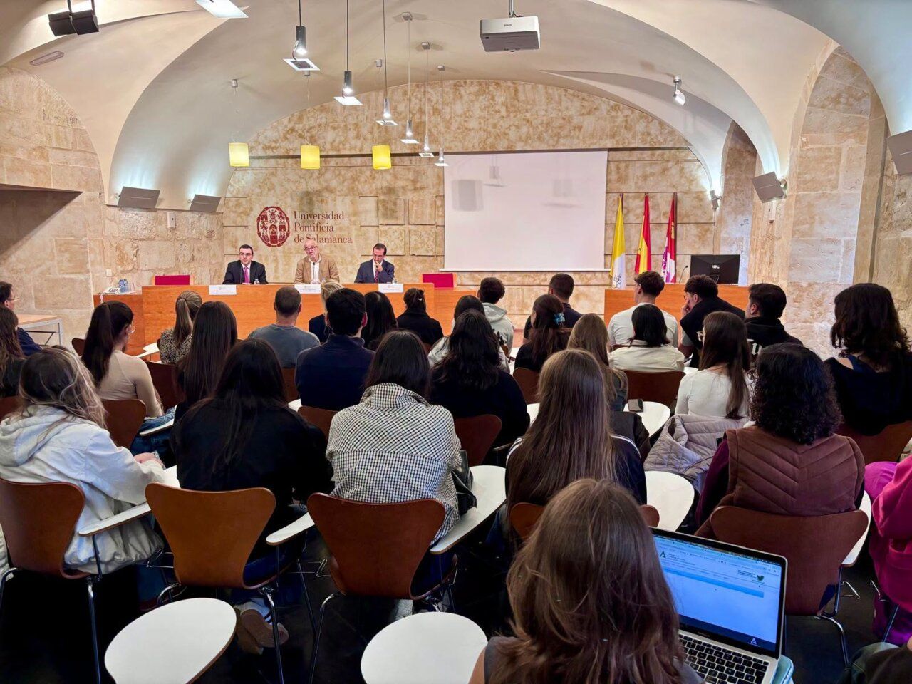 Evento de inauguración del Diploma de Experto en Abuso Psicológico y Sectas