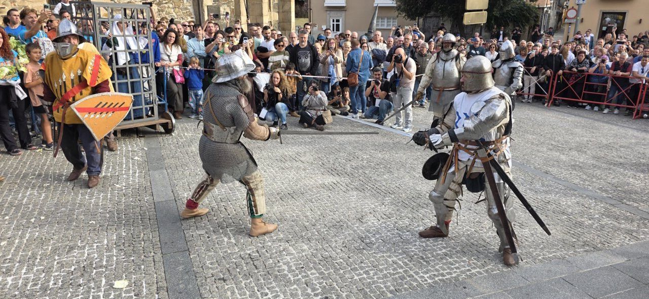 Recreación histórica de la batalla de los Irmandiños con personajes en armaduras