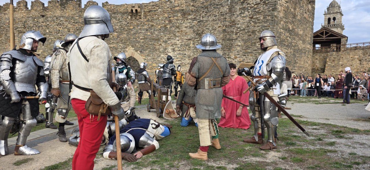 Recreación histórica de los Irmandiños con personajes en armaduras
