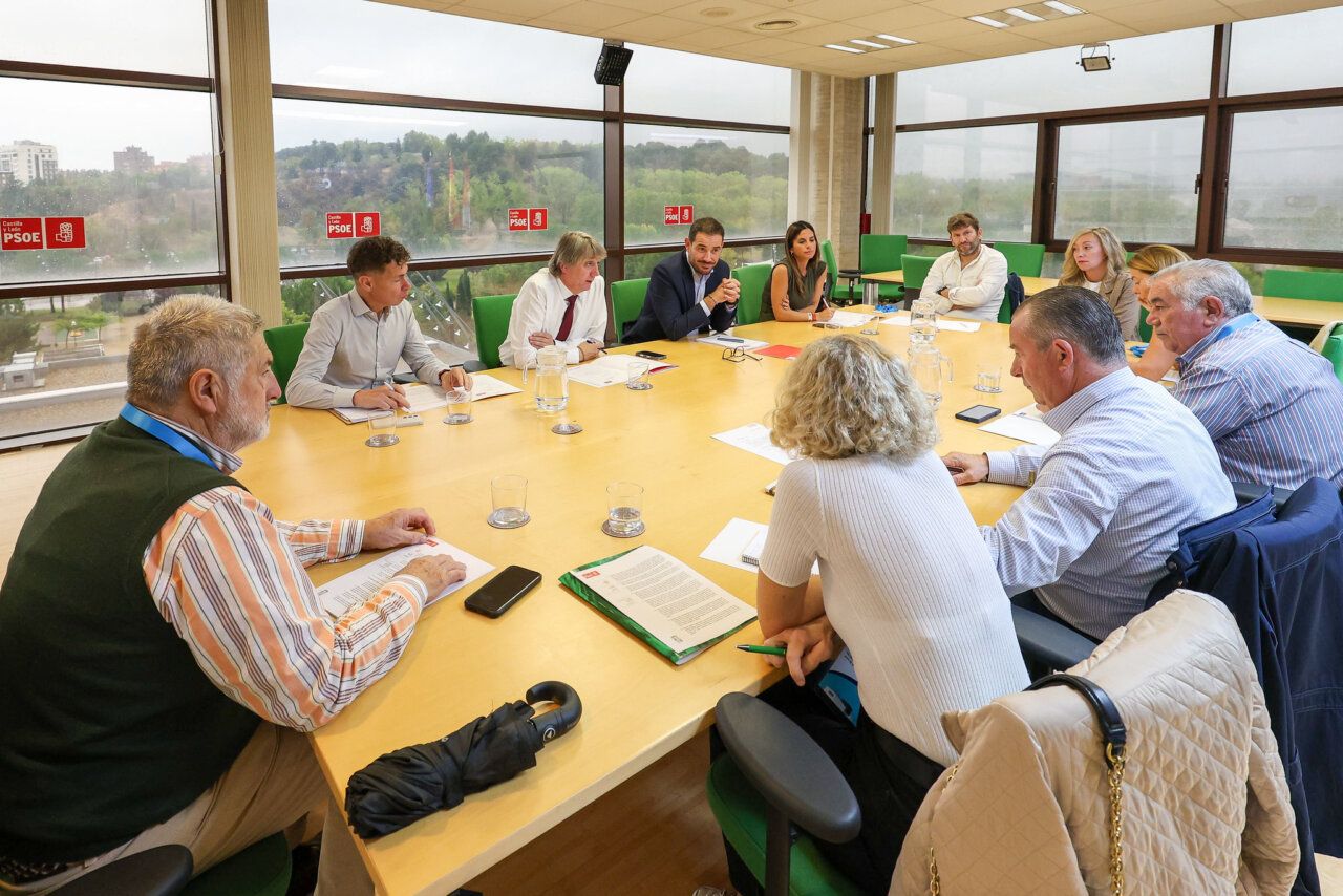 Reunión del PSOE con organizaciones agrarias para discutir ayudas