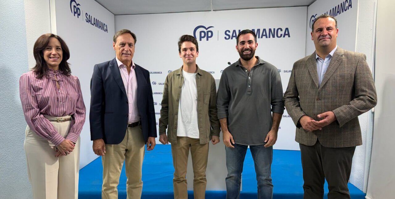 Miembros del PP de Salamanca en una reunión sobre conexiones ferroviarias