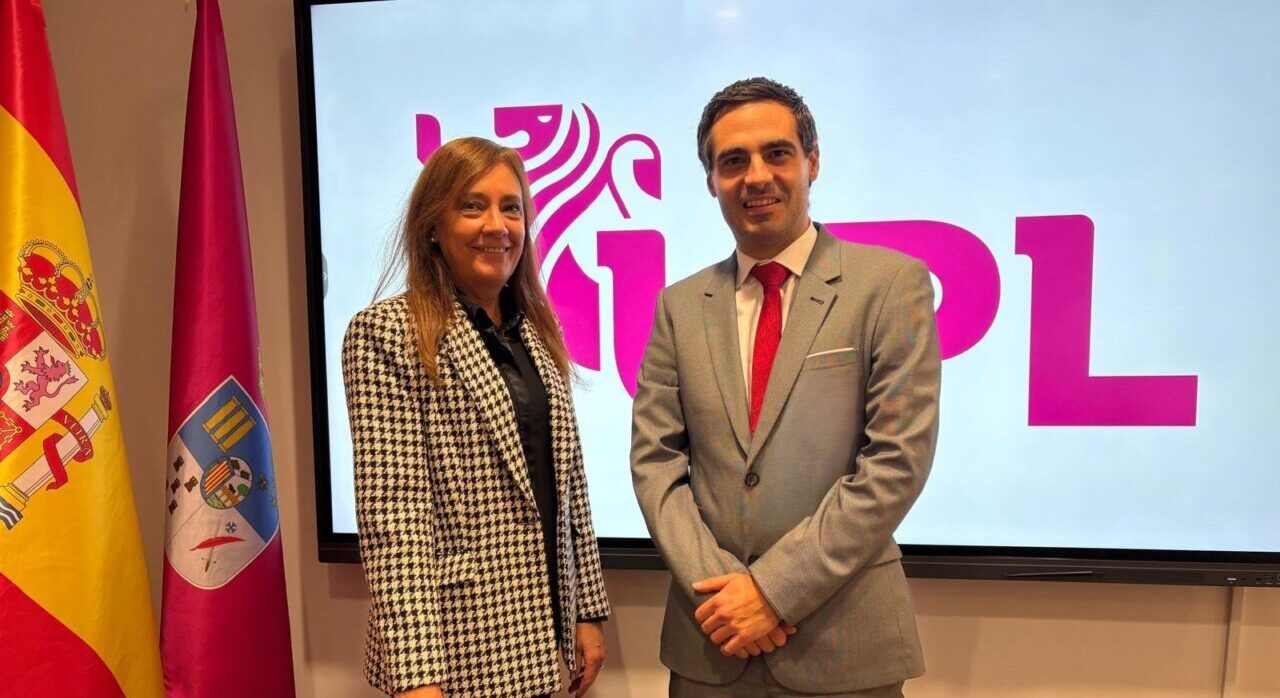 Ángela Gómez y Carlos Javier Salgado en una reunión de UPL en Salamanca