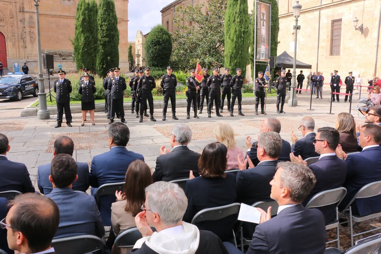 Ceremonia del Día de la Policía Nacional en Salamanca con agentes y autoridades