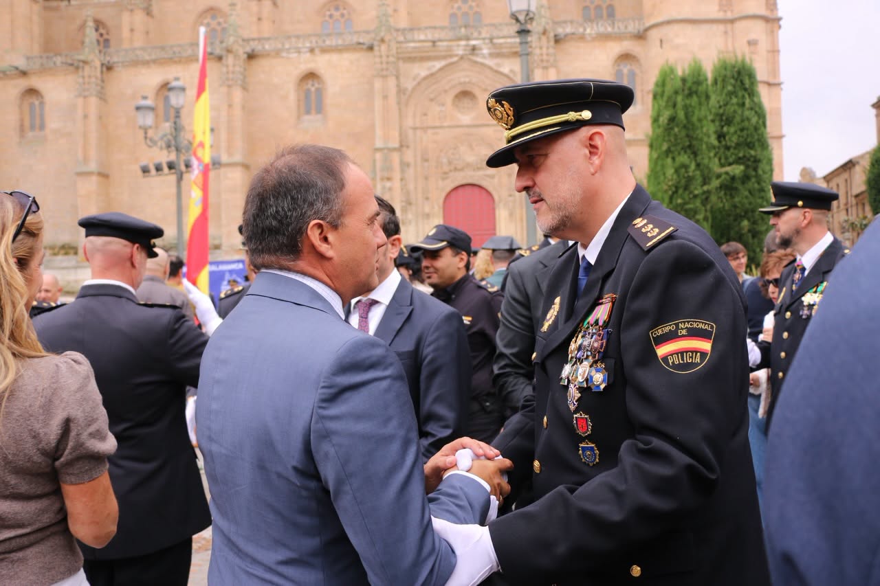 Acto de reconocimiento a la Policía Nacional en Salamanca
