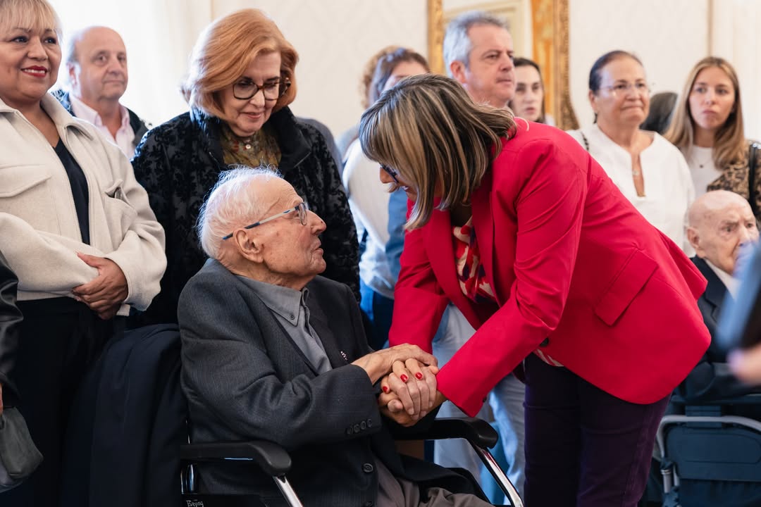 Ceremonia de homenaje a vecinos centenarios en Salamanca