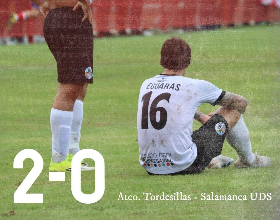 Jugadores del Salamanca UDS desanimados tras perder 2-0 contra el Atlético Tordesillas